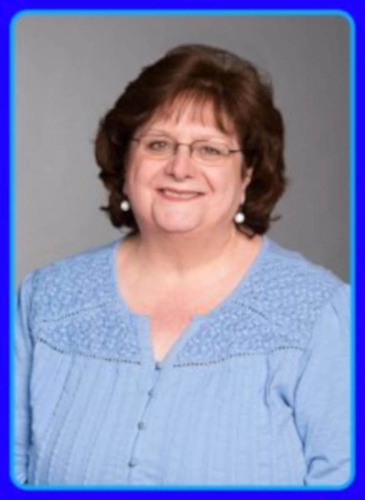 Momma D (Kathy De Hart)